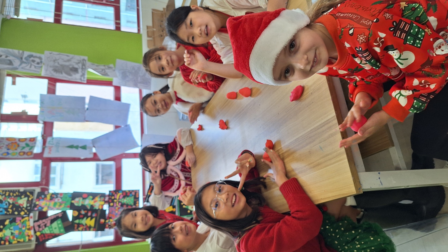 SSHK students creating Christmas crafts
