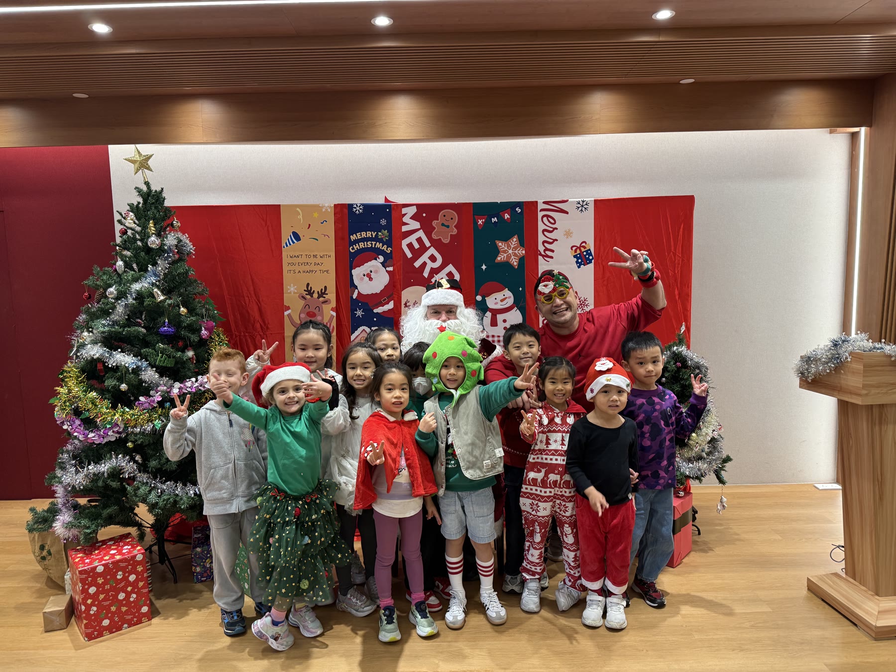 SSHK students celebrating Christmas together