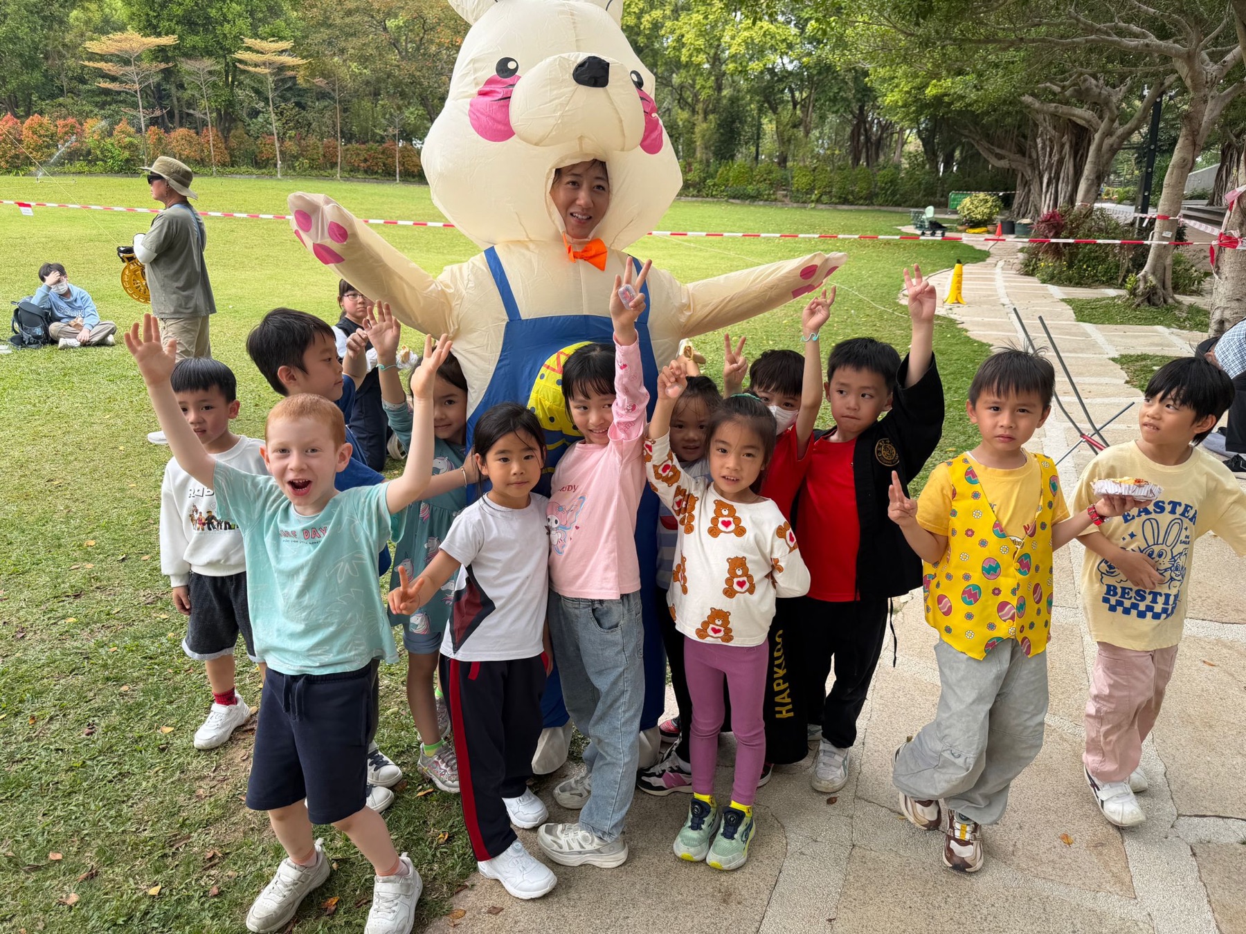 SSHK students together at the Easter community day