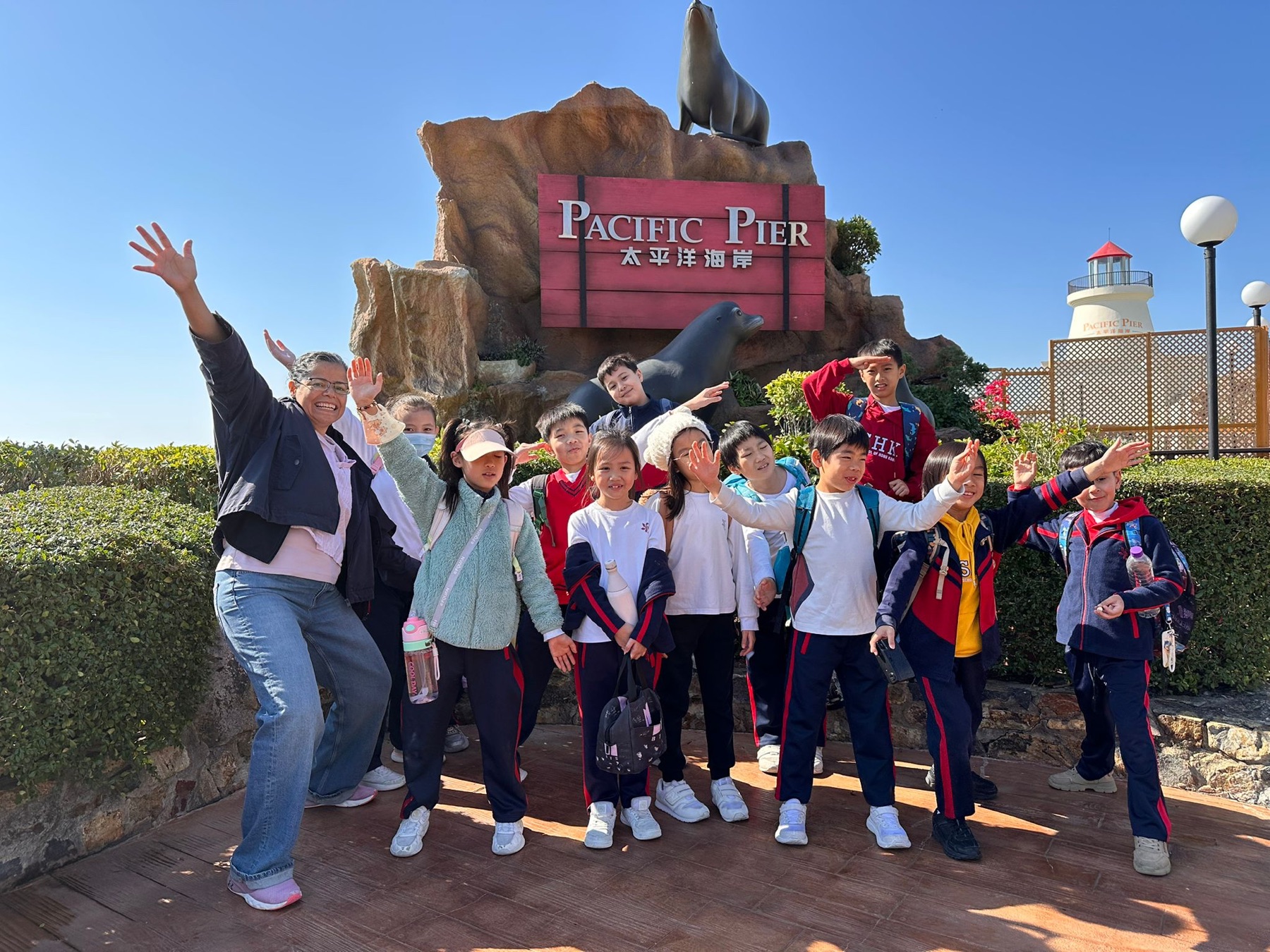 SSHK students together during their Ocean Park visit