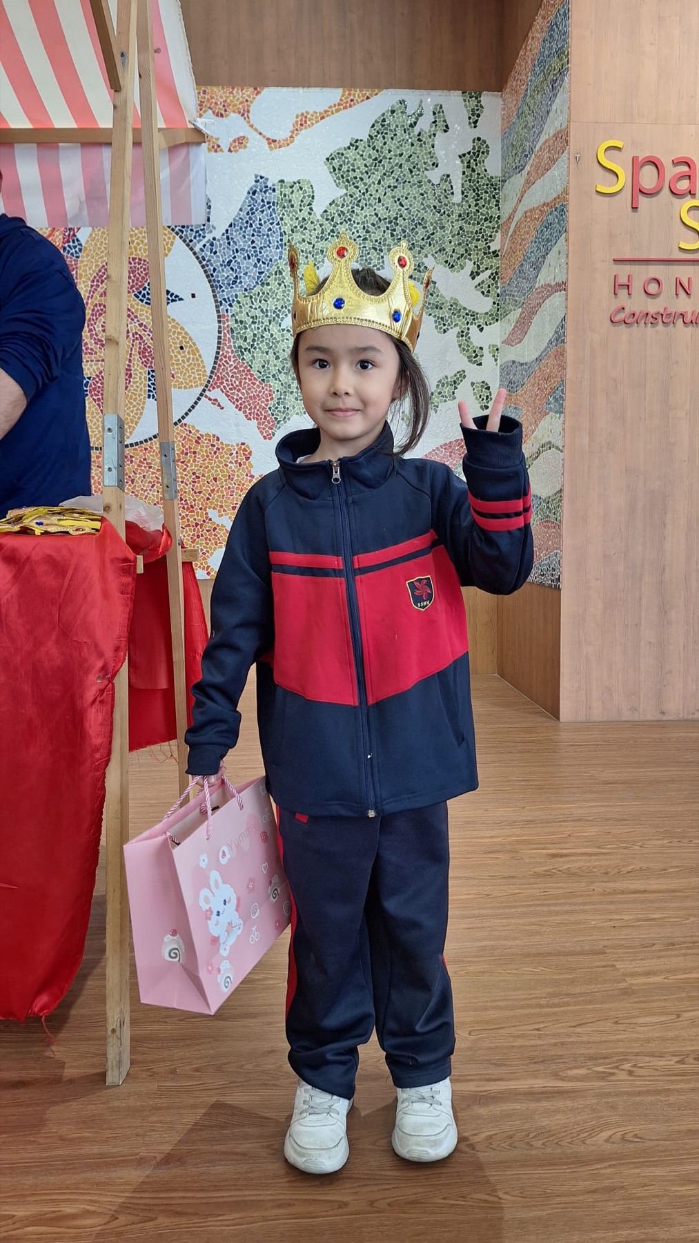 SSHK students sharing Three Kings' Day traditions